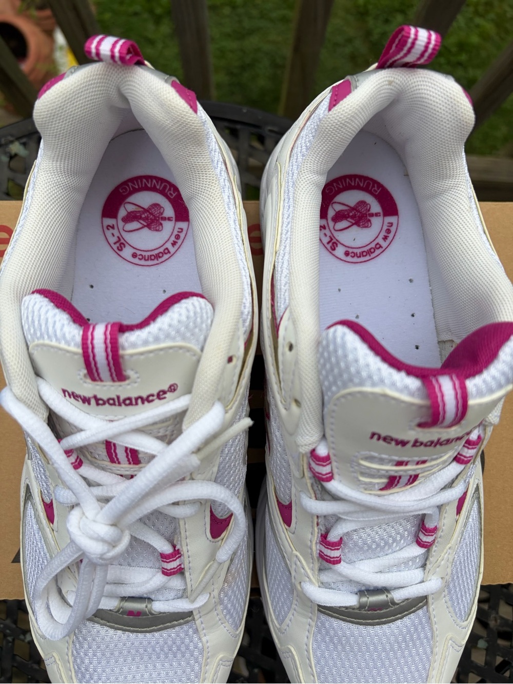 New Balance Women’s White & Pink 408 Athletic Sneakers 8.5 - Picture 3 of 11